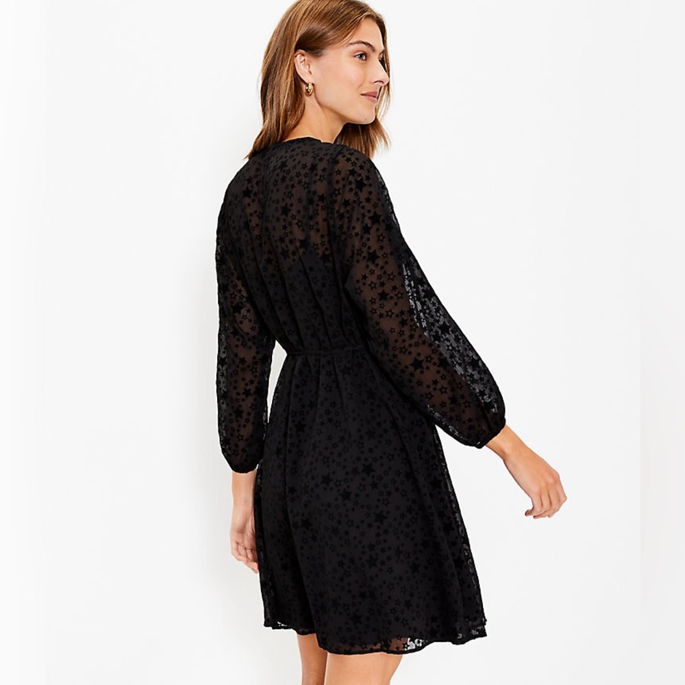 LOFT Women’s Black Star Print Tie Waist Bishop Sleeve Dress - Picture 2 of 10